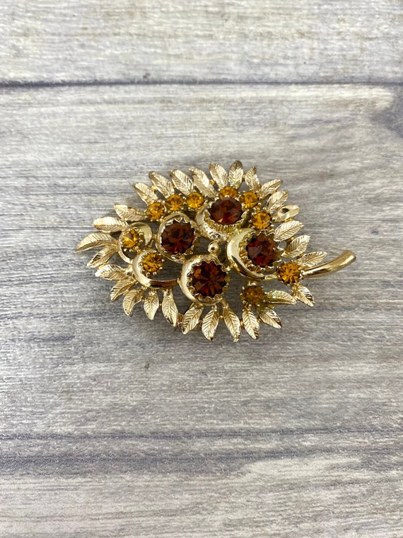 Broche Rétro Fantaisie - Motif Feuilles En Métal Jaune - Bijou Vintage Pour Femme