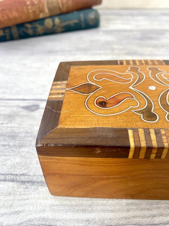 Vintage Small Wooden Inlaid Trinket Box / Marquetry Box