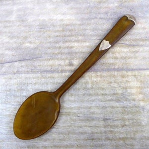 Colher antiga de chifre de gado escocês com suportes de prata, remates de cardo, escudos vagos, talheres antigos