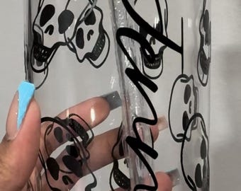 Copa de cristal con forma de calavera