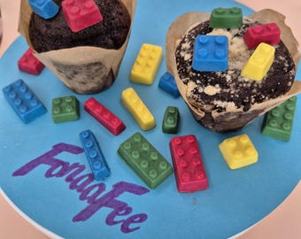 Adornos para cupcakes con forma de bloques de construcción de chocolate, 24 unidades, para fiestas de cumpleaños, comestibles, divertidos y coloridos, para niños y niñas.