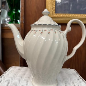 Johnson Brothers Dreamland Teapot | Cottagecore English Ironstone