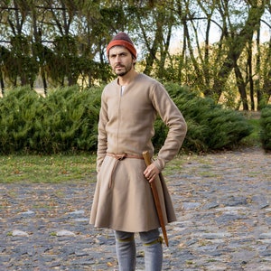 14th century cotehardie, Medieval cotehardie, 15th century clothing, Men&#39;s cotehardie, Medieval jopula, 14th century clothing, Woolen kirtle