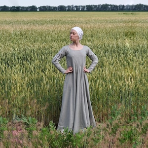 Medieval women's cotehardie, middle ages dress 13th - 15th century, woolen dress, medieval gown, medieval ladies dress, simple cotte kirtle