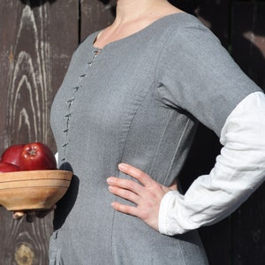 Medieval kirtle, Frontlaced kirtle, Medieval dress, 14th century dress, Kirtle dress, Medieval cotehardie, Wool kirtle, Renaissance kirtle image 7