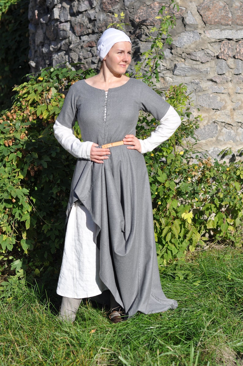 Medieval kirtle, Frontlaced kirtle, Medieval dress, 14th century dress, Kirtle dress, Medieval cotehardie, Wool kirtle, Renaissance kirtle image 2