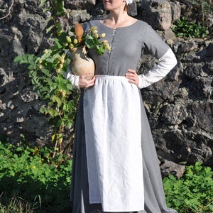 Medieval kirtle, Frontlaced kirtle, Medieval dress, 14th century dress, Kirtle dress, Medieval cotehardie, Wool kirtle, Renaissance kirtle image 4