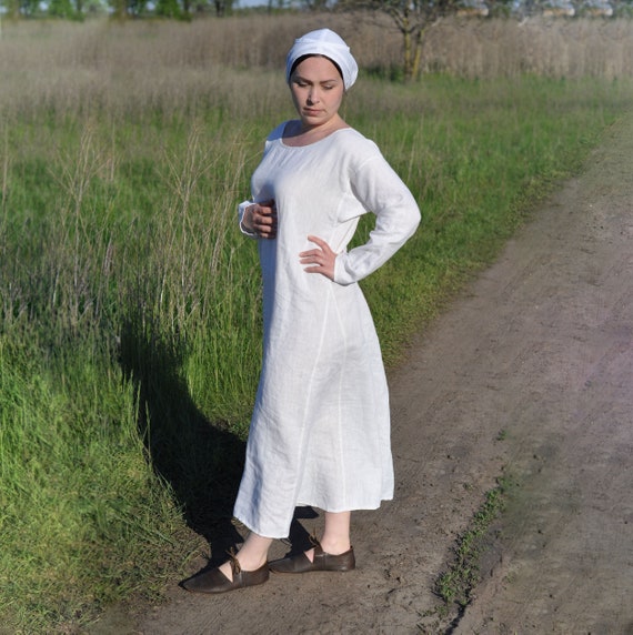 Women's Linen Shift or Chemise for 13th 15th Century Medieval Historical  Reenactors -  Canada