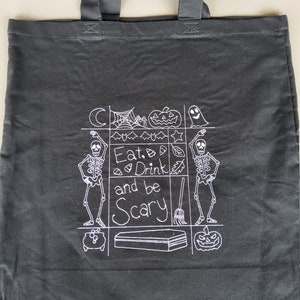 Borsa tote ricamata personalizzata Mangia, bevi e sii spaventoso