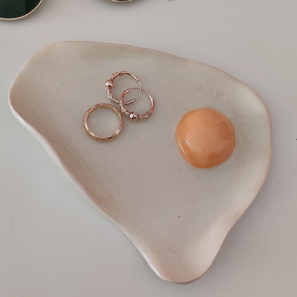 Egg-cellent : vide-poche en céramique - Cadeau original - Egg trinket dish - Original gift