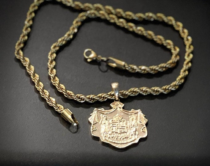 14k Gold Hawaiian Coat of Arms Pendant with 5mm Thick Chain