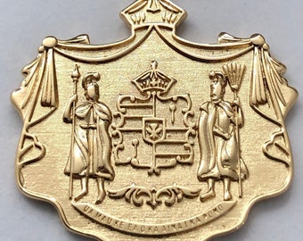 14k Hawaiian Coat of Arms Gold Pendant Necklace
