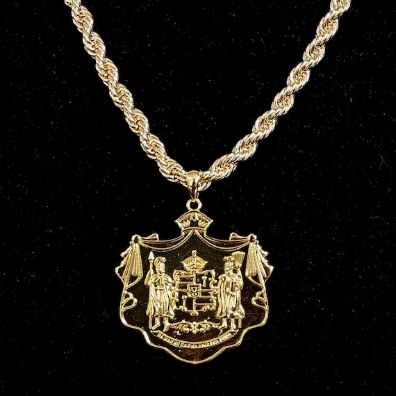 14k GOLD Hawaiian Coat of Arms XL Pendant with (7mm x 20in) Rope Chain