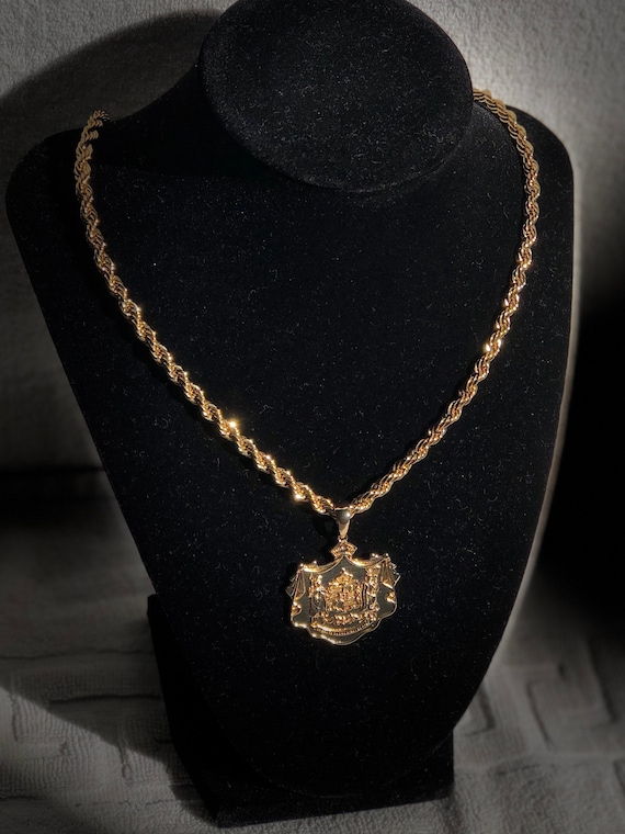 14k Gold Hawaiian Coat of Arms Pendant with 5mm Thick Chain