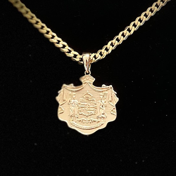 14k Gold Hawaiian Crest Pendant 5mm Thick Cuban Chain