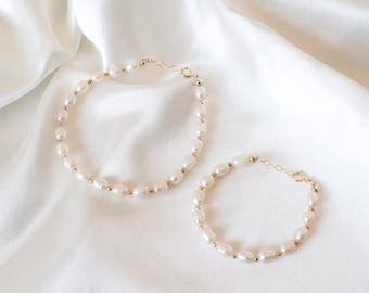 Mommy and me bracelets | mother daughter bracelets | mama + mini pearl bracelets | mother daughter matching jewelry pearl bracelet