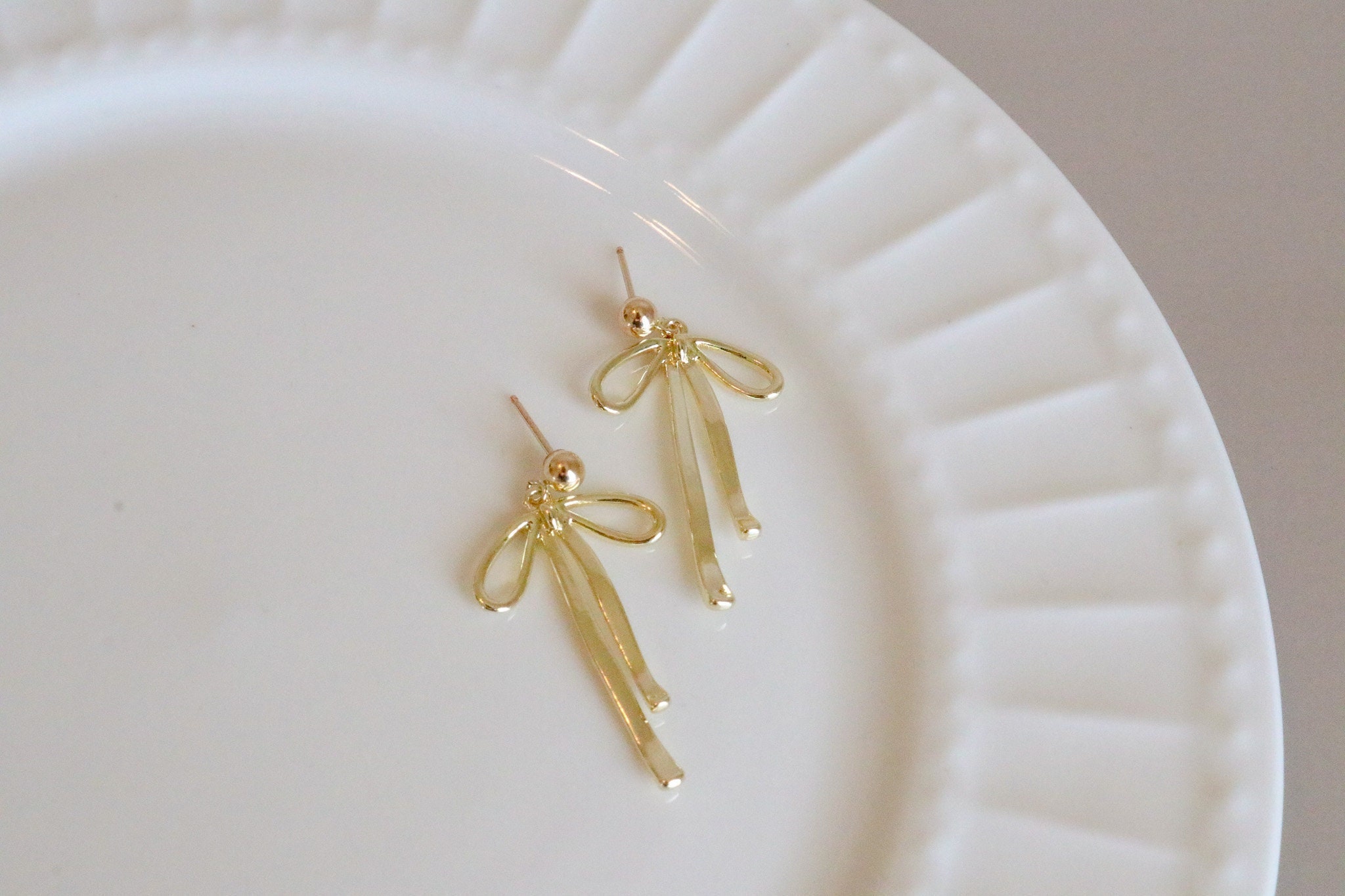 GOLD DOUBLE BOW EARRINGS main image 1