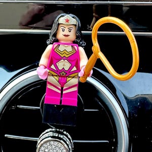 Roze saffier super heldin held vrouw auto luchtverfrisser clip op vent mini figuur geur cadeau cartoon comics accessoires