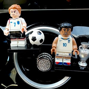 Deodorante per auto con clip a forma di pallone da calcio inglese, mini personaggio, regalo, accessori per fumetti