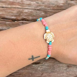 Turtle Beaded Bracelet, Surfer Bracelet, Pink Stretchy Bead Bracelet, Bracelet Gift for Men & Women, Sea turtle Bracelet