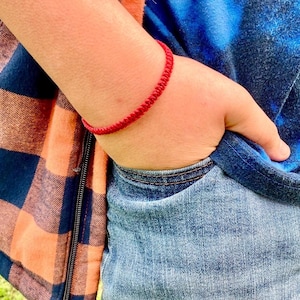 Rotes gewebtes Wachskordel Armband: verstellbarer Boho Surfer Stil