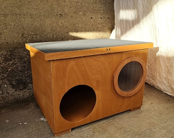 Deluxe Wooden Cat House – Outdoor Kennel Shelter for Feral & Stray Cats