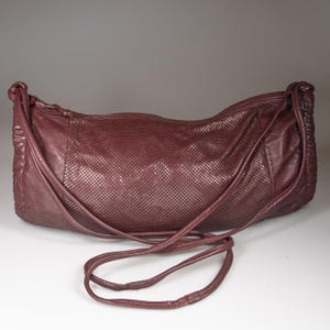 Vintage GLOMESH Leder und Mesh voll slouchy Crossbody Bag - Duffle Bag Style - Burgunder Farbe - c1980s