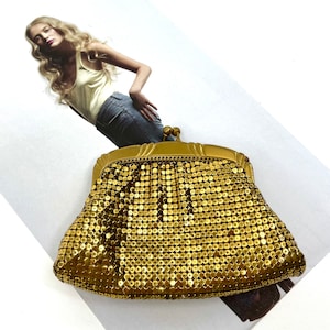Vintage mini WHITING & DAVIS purse / coin pouch in gold colour - circa 1960's