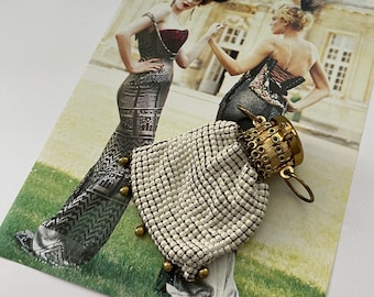 Vintage Whiting & Davis coin pouch / miser purse / beggars bag from approx 1930s in excellent condition