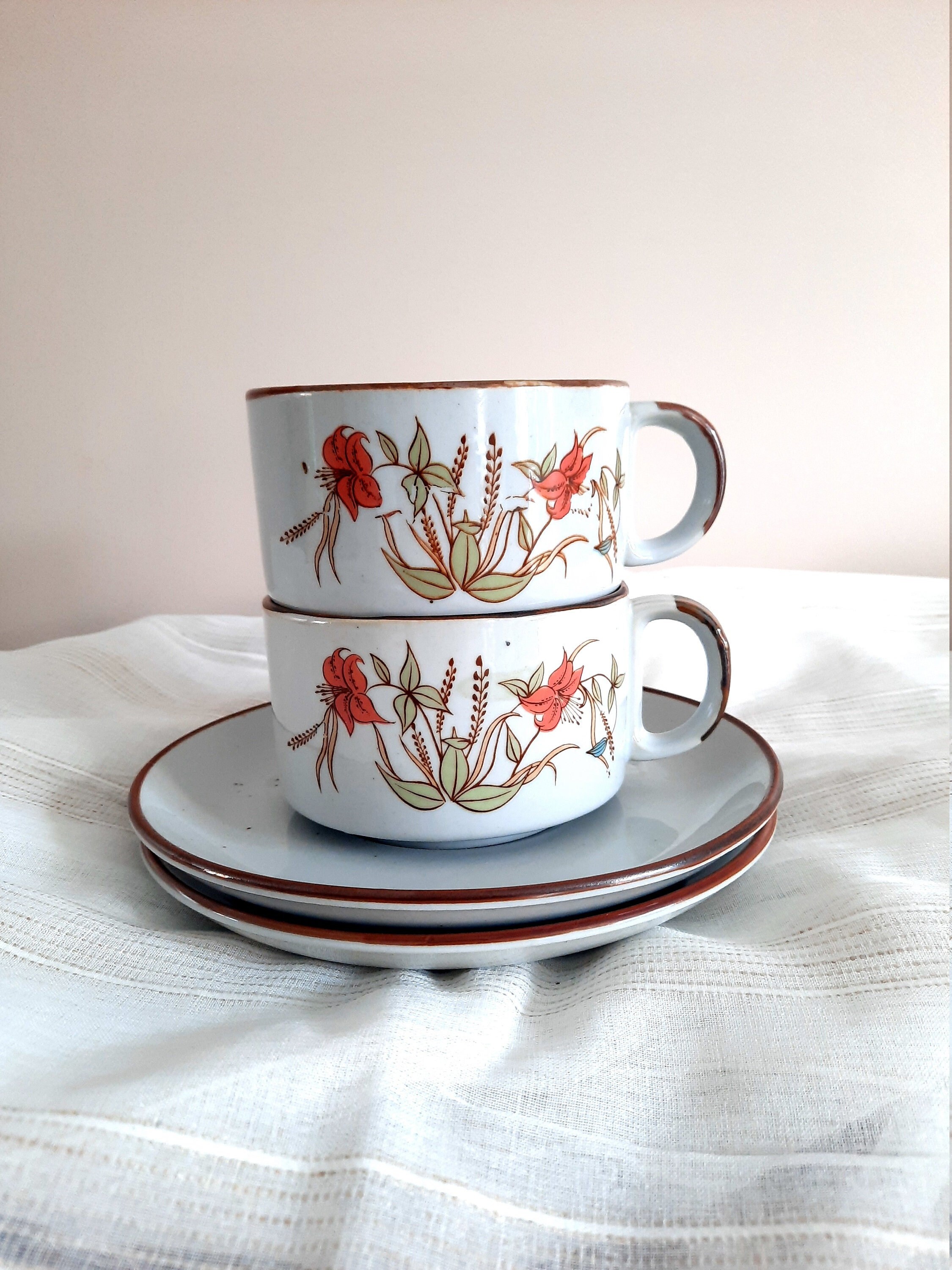 Une Paire de Jolies Tasses Jumbo Vintage, Des Bols à Soupe Florale, Lait Un Café Au Lait, Rétro, Une