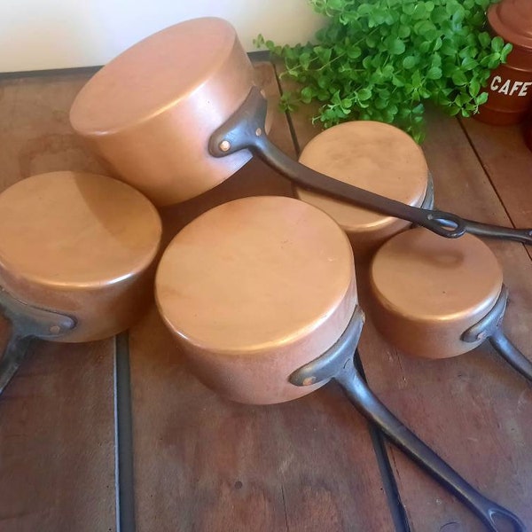 Lot de 5 casseroles en cuivre, casseroles en cuivre anciennes, cuisine en cuivre vintage, dinanderie, maison de campagne, batterie de cuisine vintage, vintage France