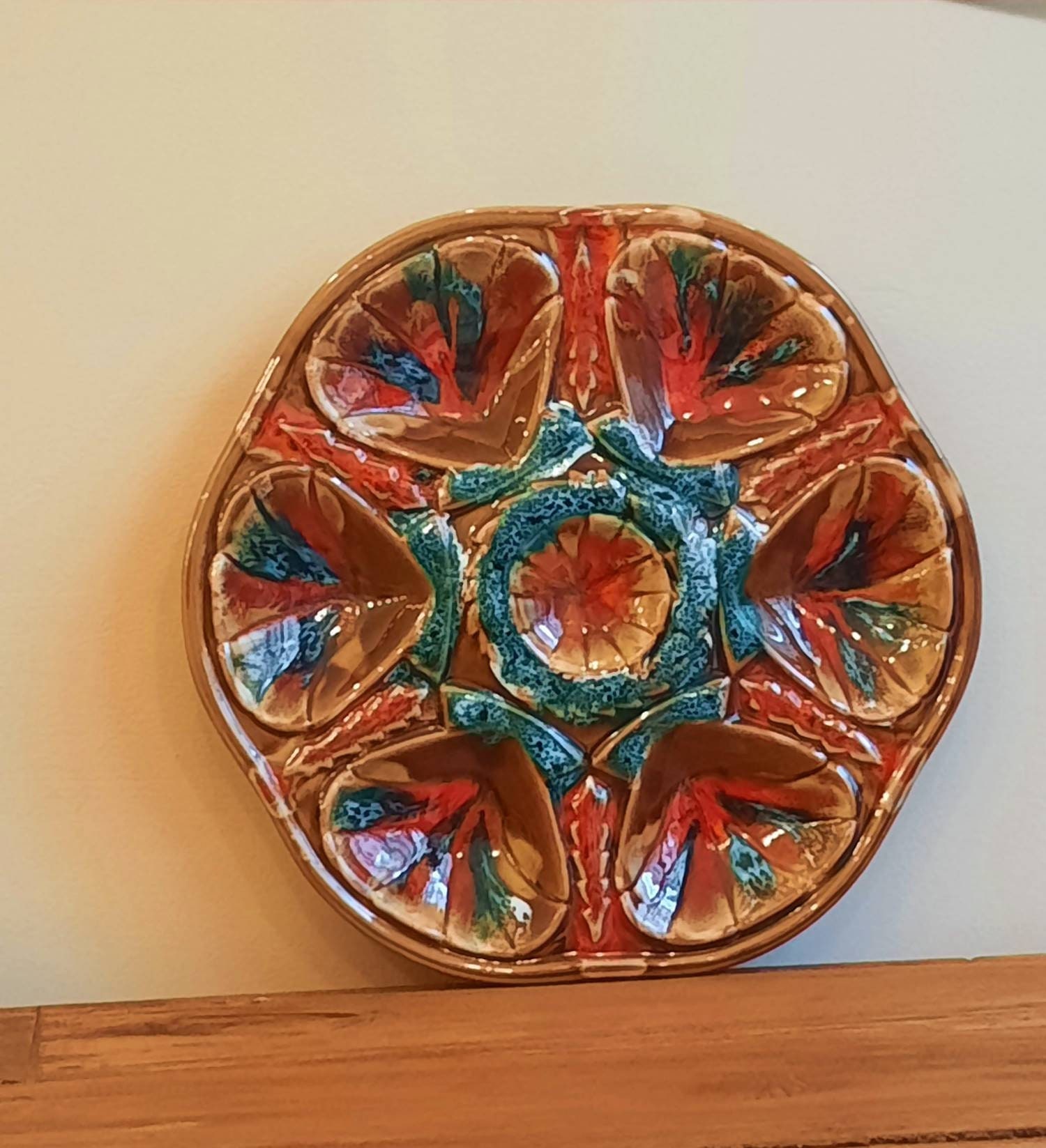 Paire d'assiettes d'huîtres de Français Britanny, Assiettes Colorées, Rouges et Bleues, Décoratives