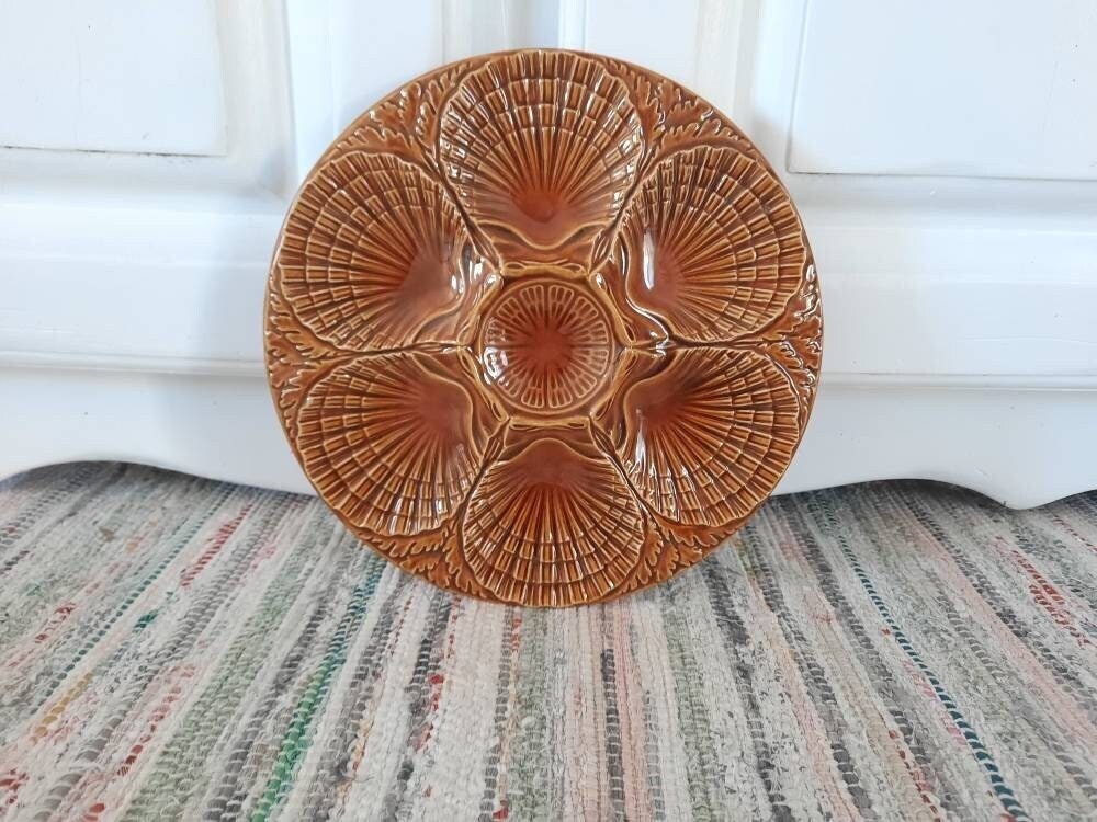 Assiette d'huîtres Au Caramel, Assiette Brunes, de Majolique Pour Décor Mural, Portugaises avec Coqu