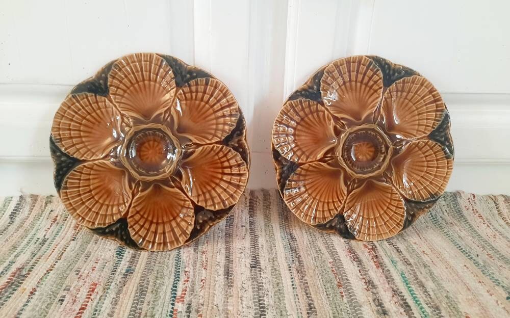 Paire d'assiettes d'huîtres Anciennes, Français Assiettes de Sarreguemines, Brunes, Collection d'huî