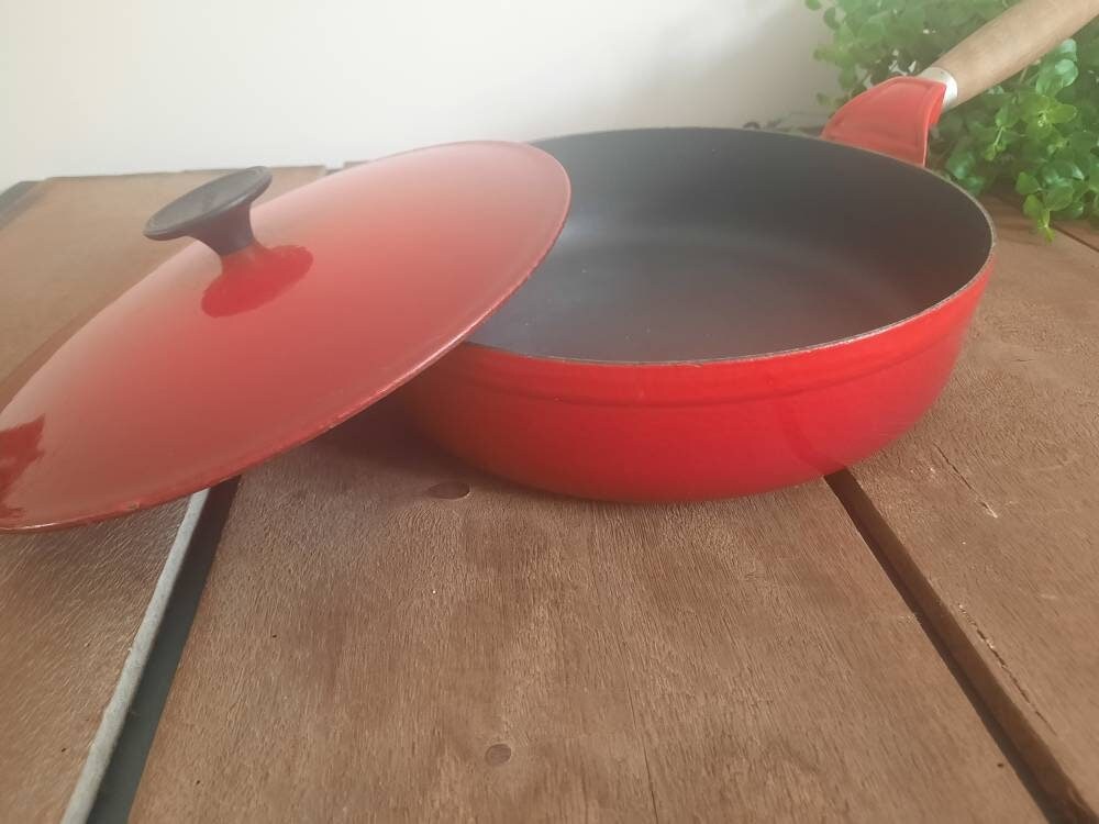 Chasseur French Enameled Cast Iron 16 Wok with Glass Lid - Red