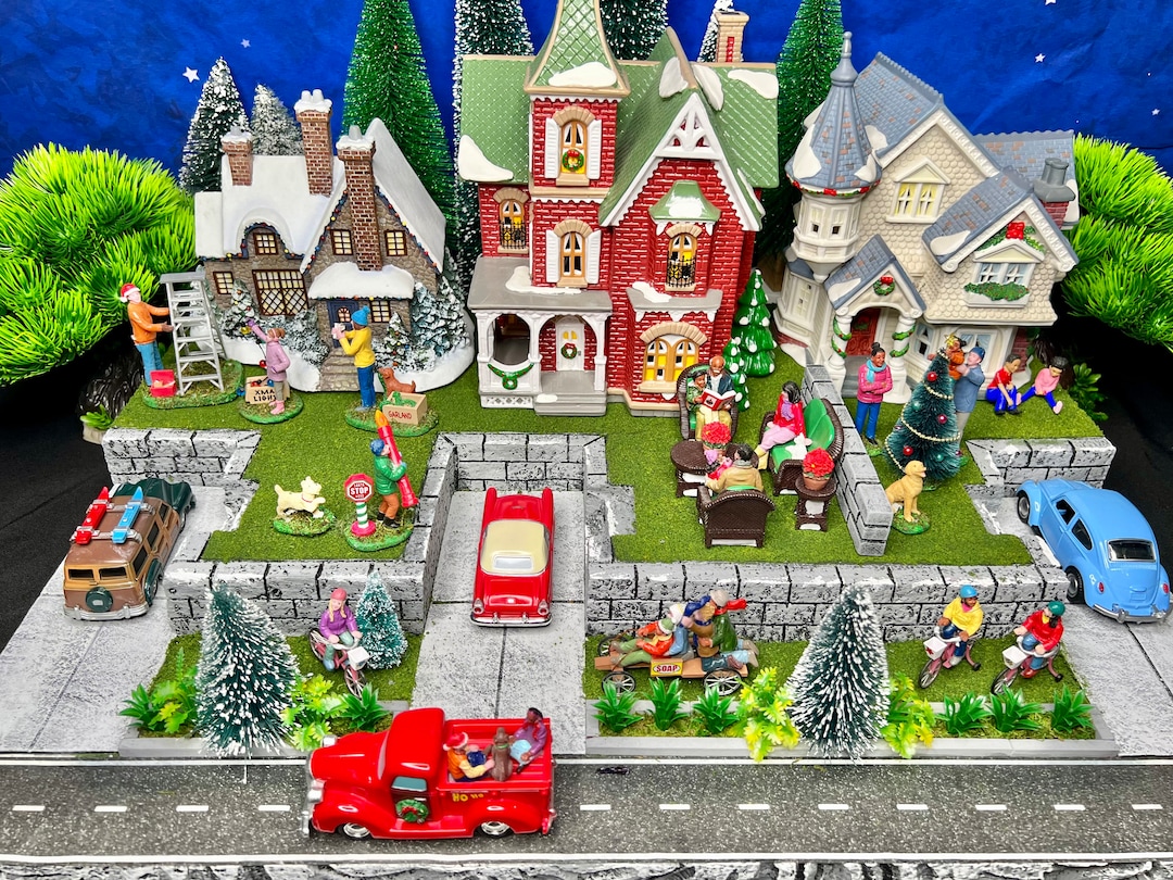 Neighborhood Christmas Village Display Platform With Grass