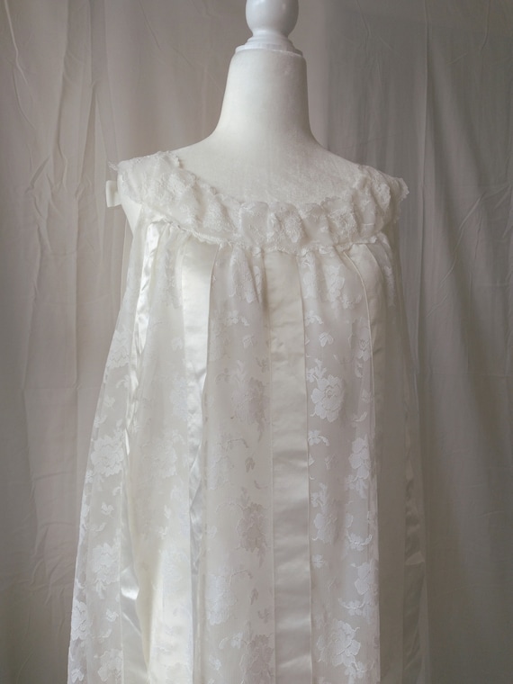 1960s Vintage Aristocraft White Lace and Ribbon N… - image 3