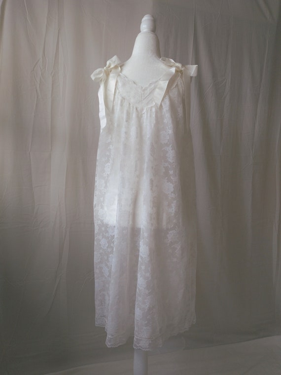 1960s Vintage Aristocraft White Lace and Ribbon N… - image 4