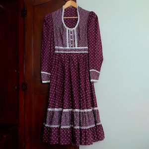 1970s Candi Jones Magenta Calico Prairie Dress: Cottagecore Lace Trim