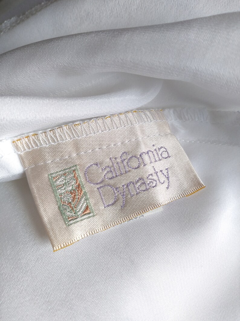 Vintage 80s California Dynasty White Decorative Floral V-Neck Silky Long Nightgown
