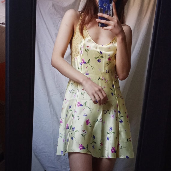 Vintage 90s Victoria's Secret Yellow Floral Slip D