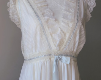 1960er Jahre Vintage Chevette Weiß gestreiftes Braut Nachthemd und Peignoir Set | Kokette Romantische Old Hollywood Dessous Flitterwochen Märchen Kleid