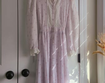 1970s Gunne Sax Prairie Dress: Sheer Lavender Floral Lace Mini