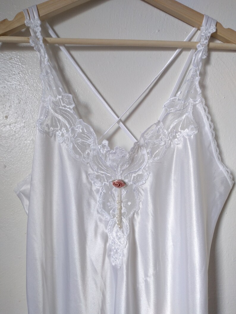 Vintage 80s California Dynasty White Decorative Floral V-Neck Silky Long Nightgown