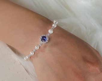 Pulseira de Safira e Pérola – Joia Delicada Banhada a Ouro Branco