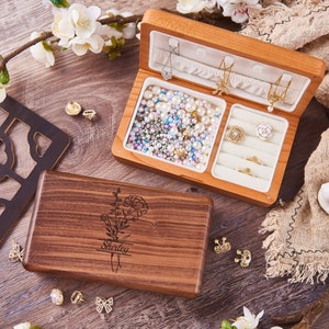 Kundenspezifische Geburtsblumen-Schmuckschatulle, Frauen Einzigartige Holz Schmuckschatulle, Geburtstagsgeschenk, Brautjungfer Vorschlag Geschenk, Geschenk für Mama, Name Schmuckschatulle