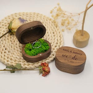 モス入りパーソナライズ木製リングボックス、結婚記念日のギフト、結婚式用のパーソナライズリングボックス、リングベアラー、ミスター＆ミセスギフト