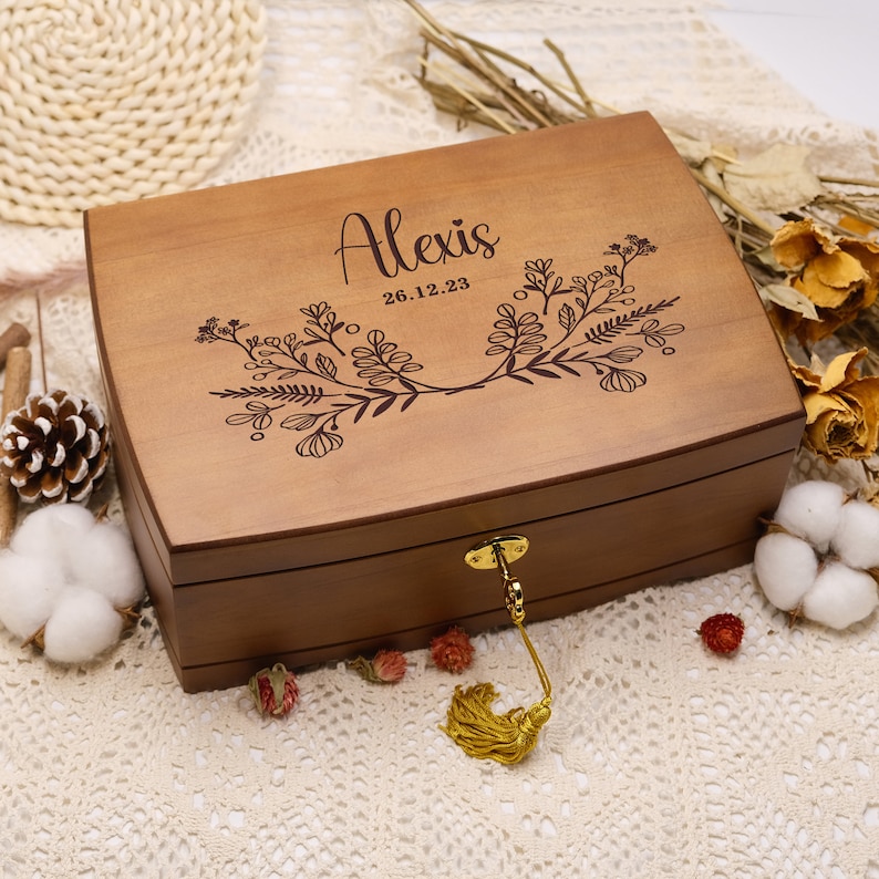 Personalized Wooden Jewelry Box, Customized Retro Jewelry Box, Personalized Wooden Jewelry Box with Lock and Key, Elegant Retro Gift for Her