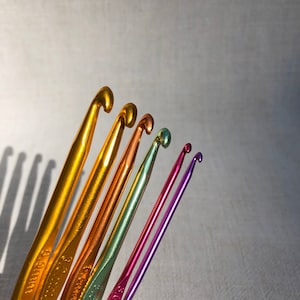 Colourd Aluminium Crochet hook in various sized and colours