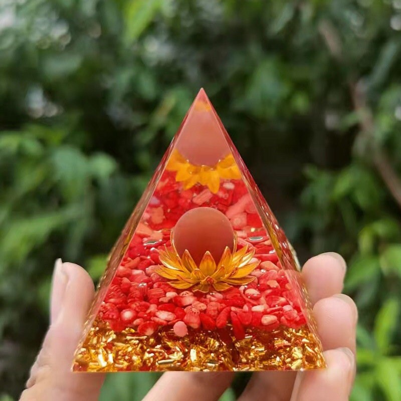 Pyramide d'orgone Rouge | Agate Coral Orgonite Pyramide Méditation Orgonite Cristaux de Guérison Des